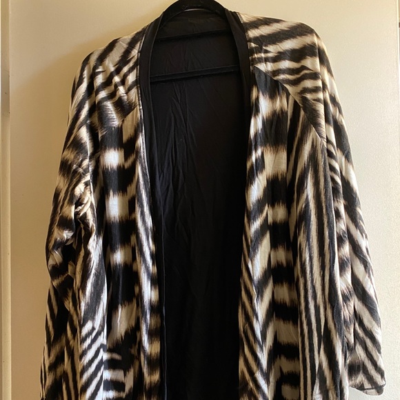 1x Reversible Cardigan Black Animal Print - Picture 3 of 6